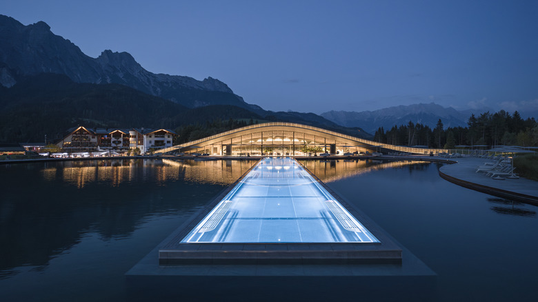Hotel Krallerhof water features in the evening