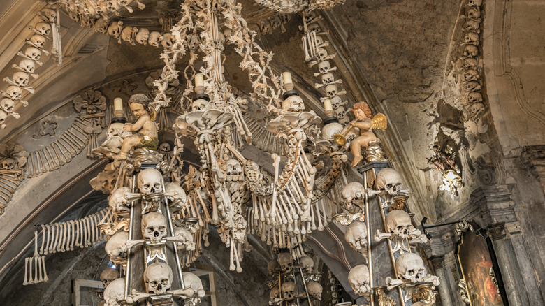 Kutná Hora, Ossuary human bones and skulls hang from the vaulted ceiling.