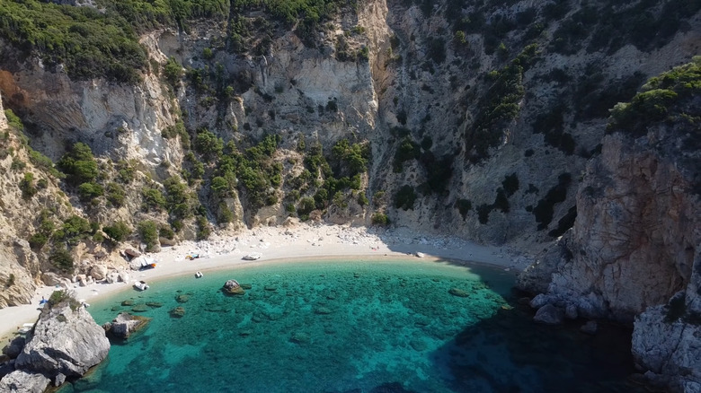 giali beach white cliffs