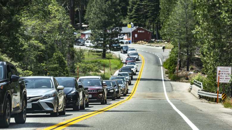 Long line of cars outside of Yosemite National Park