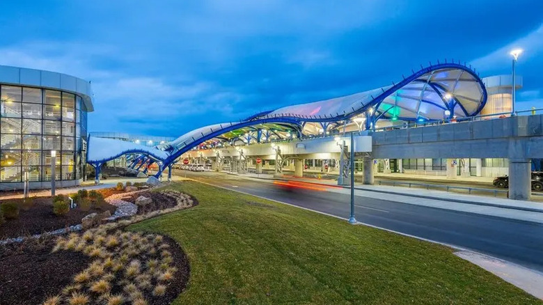 Greater Rochester International Airport exterior