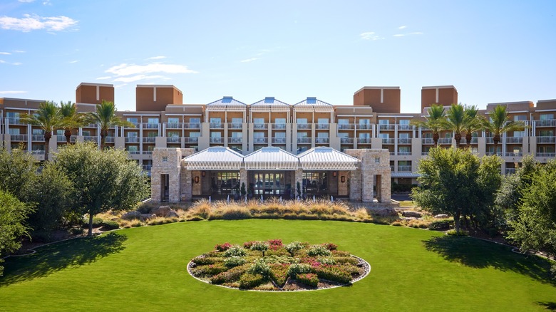 Entrance of JW Marriott Phoenix Desert Ridge Resort & Spa