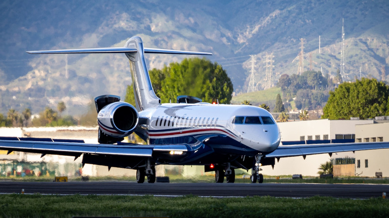 Bombardier Global 7500 landing