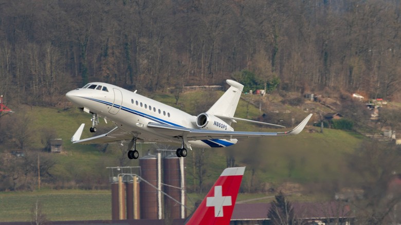 Dassault Falcon 2000LXS taking off
