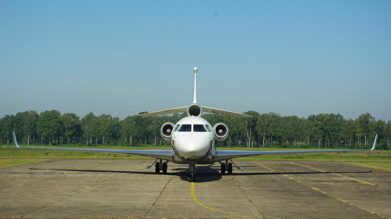 Dassault Falcon 7X parked