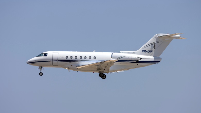Hawker Beechcraft Hawker 4000 flying
