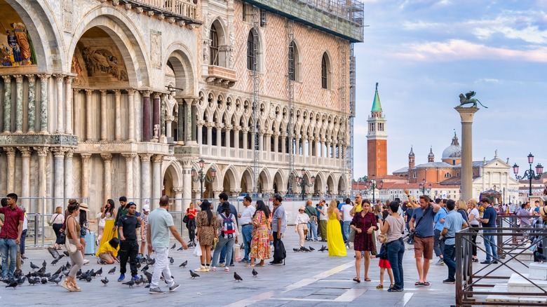 crowded Venice Saint Mark's Square