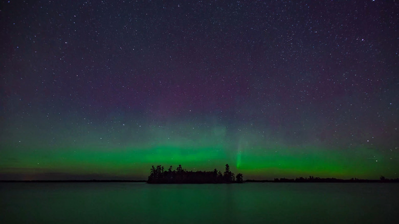 night sky northern lights Voyageurs