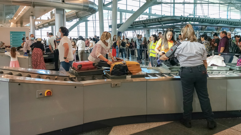Luggage on conveyor belt goes through X-ray machine