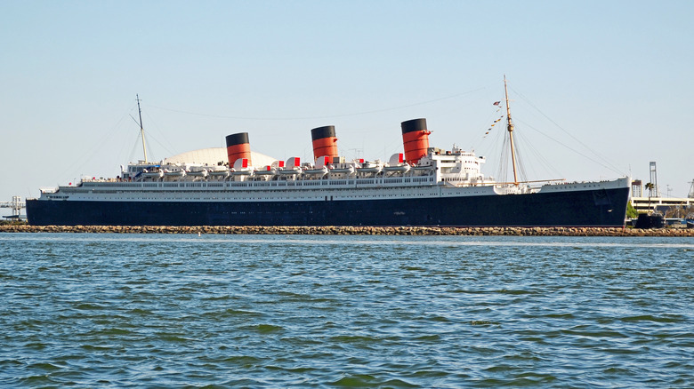 Queen Mary cruise liner at sea