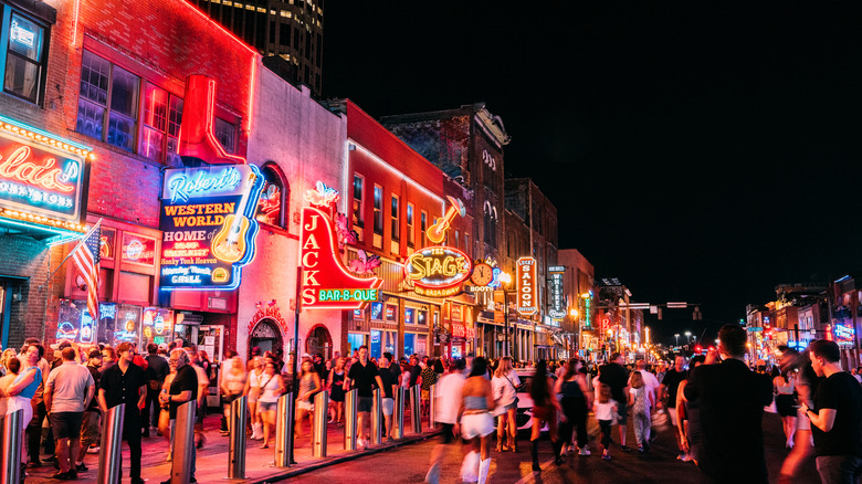 Crowds of people throng Lower Broadway in Nashville at night