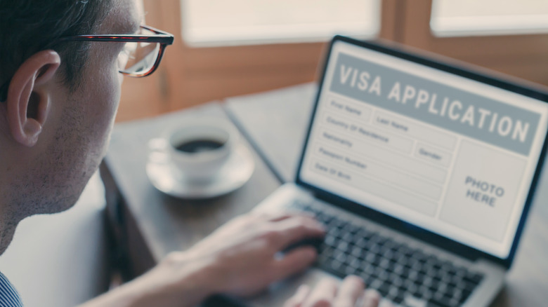 Man applies for Visa online