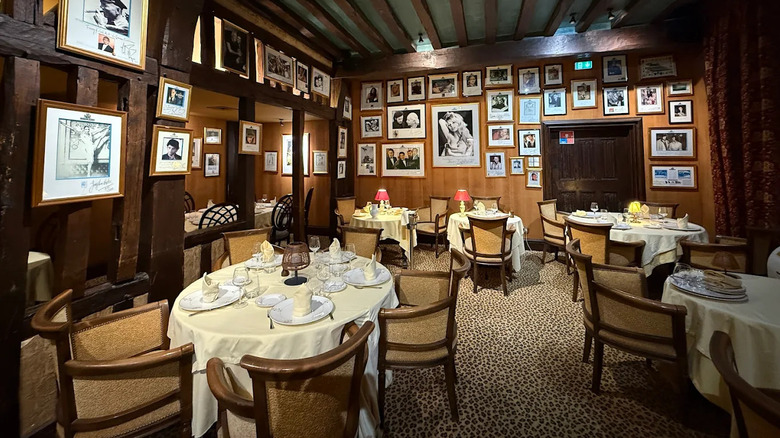 Dining room inside La Couronne