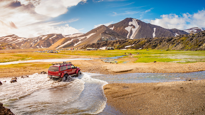 Car driving to Landmannalaugar campsite