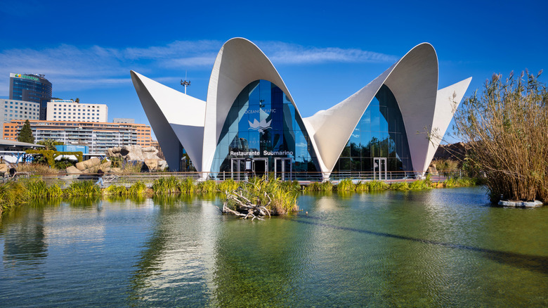 The Valencia Aquarium from a distance.