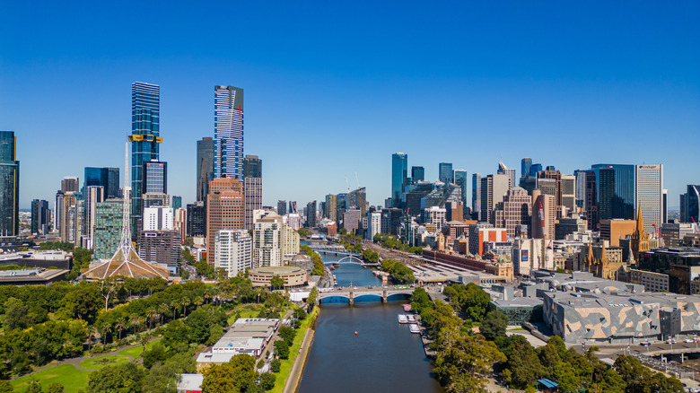 melbourne australia skyline on sunny day