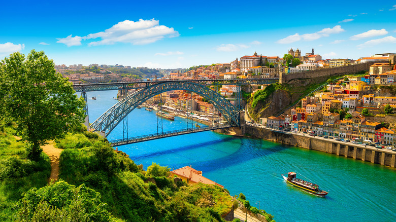 Bridge over river Duoro in Porto, Portugal