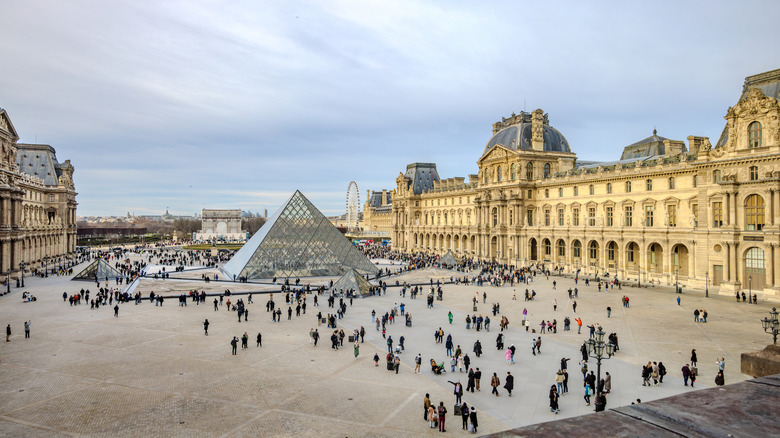 Tourists outside the Louvre