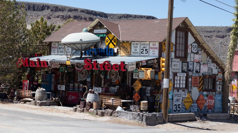 Roadside-covered old Goldfield saloon