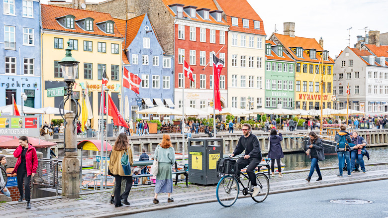 Cyclists, pedestrians and tourists in Christianshavn, Nyhavn neighborhood