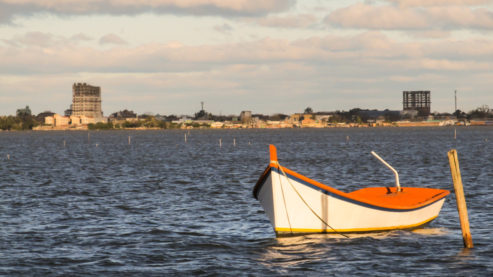 The World's Largest Coastal Lagoon Is An Underrated Haven For Birdwatching, Beaches, And Boating