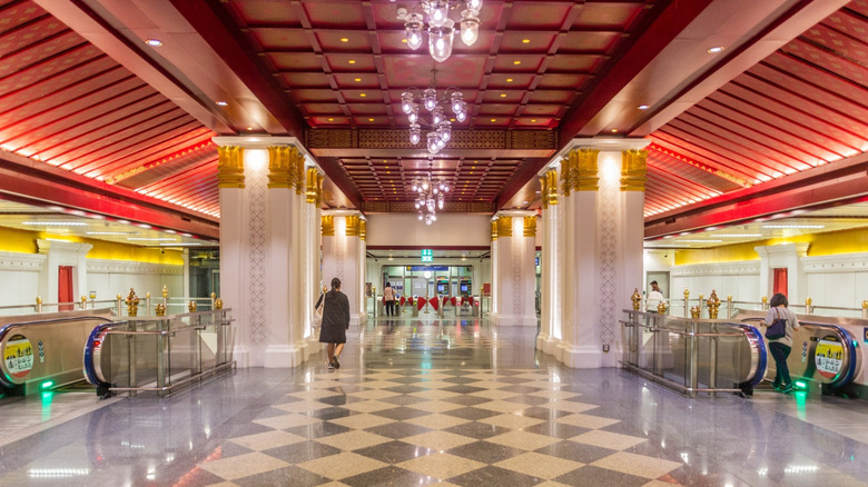 Sanam Chai MRT Station resembles the temples of the area.