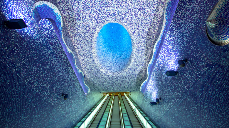 The Crater de Luz cuts through the entire Toledo metro station from above ground.