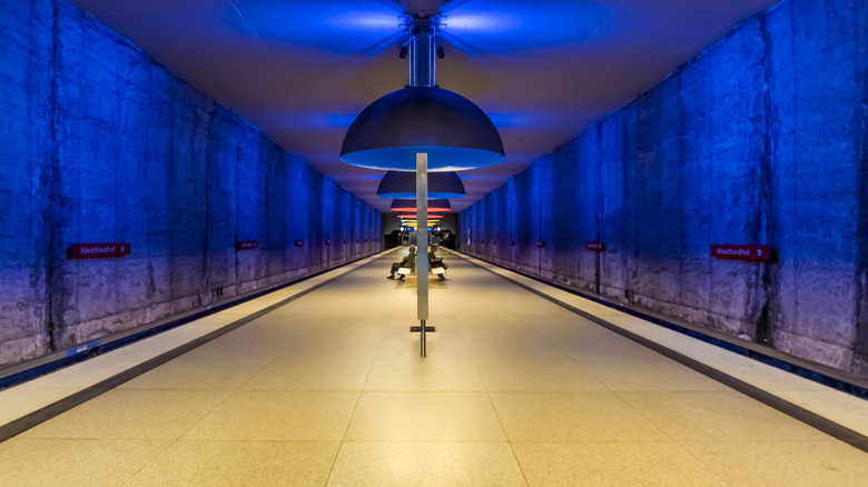 11 giant dome lamps give Westfriedhof U-Bahn Station a calm atmosphere.