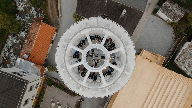 A view of Tor Alva from directly above, looking down on a full crowd in its top-tier theater space