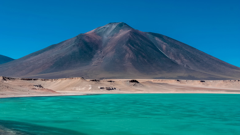 A view of Laguna Verde along the ascent of the Ojos del Salado volcano