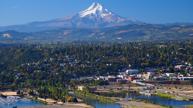 Panoramic shot of Hood River, Oregon with the snow-capped peak of Mount Hood in the background