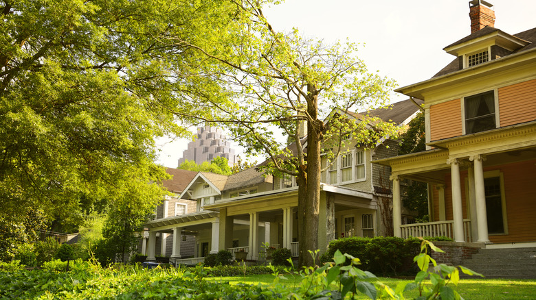 houses in Atlanta with lush lawns and lots of trees