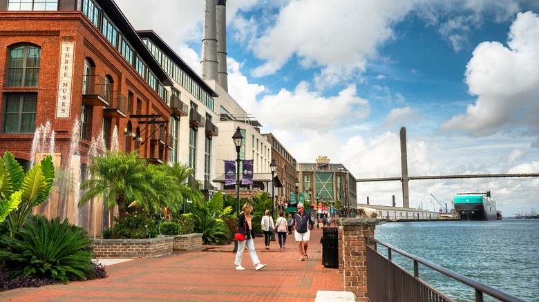 shops and cafes on the Savannah waterfront