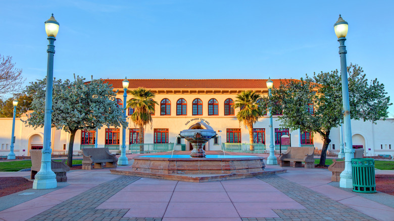A historic Spanish-style building in Casa Grande, Arizona