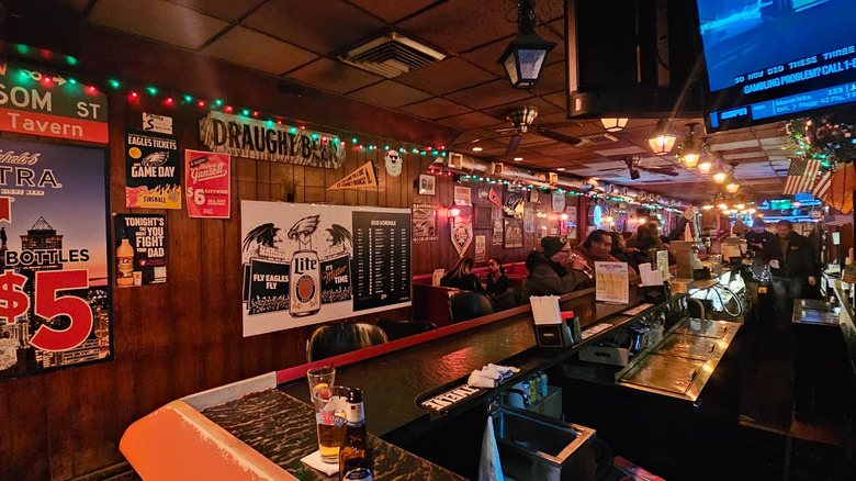 Bar inside Oscar's in Philadelphia