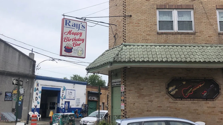 Exterior of Ray's Birthday Bar in Philadelphia
