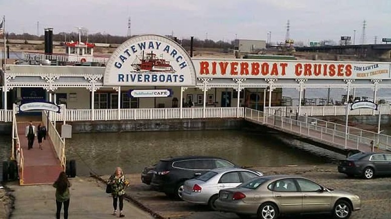 Riverboat cruises in St. Louis