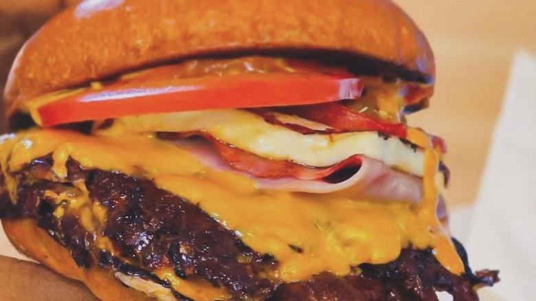 smash burger with ham from Hangaburs