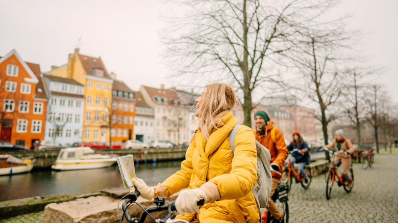 Tour guide in yellow coat leads a bike tour