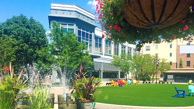 A view of shops and green space in Leawood's Park Place