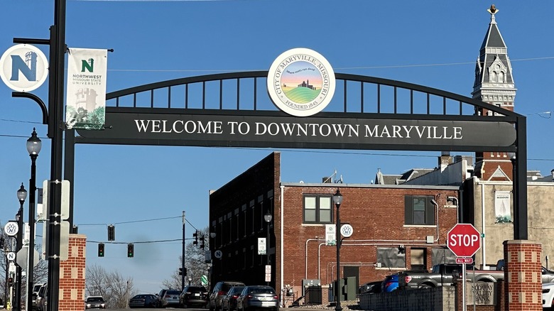 Maryville Downtown entrance sign with buildings in background