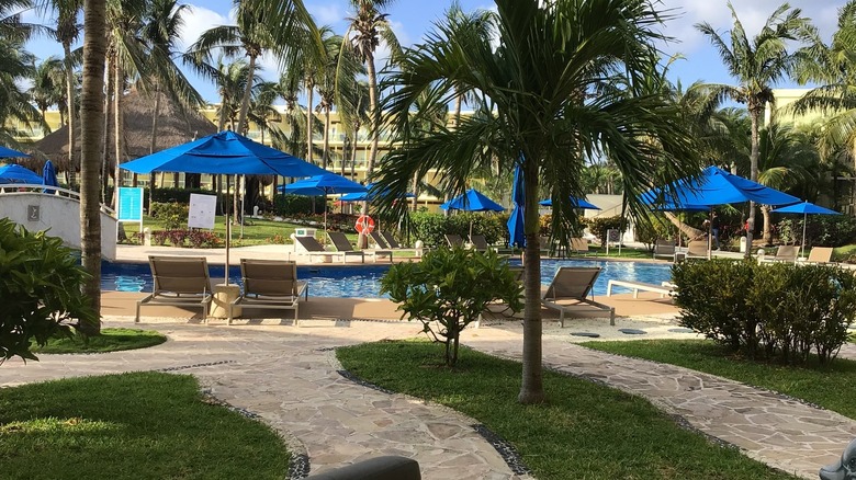 Azul Resort Mexico pool area