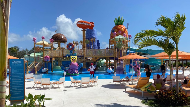 Nickelodeon Resort in Riviera Maya pool area