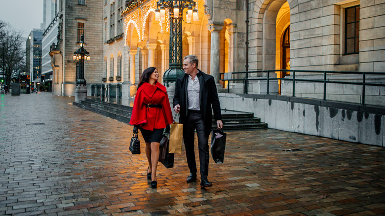 A couple walking in Rotterdam.