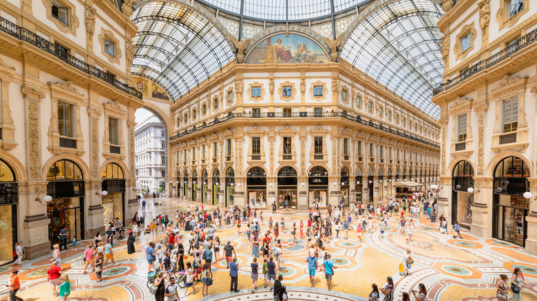 People walking around Galleria Vittorio Emanuele II