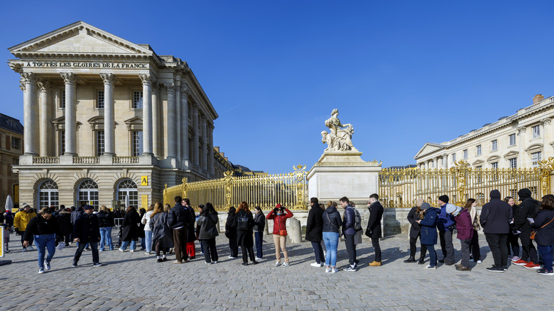 Line of tourists outside the Palace of Versailles