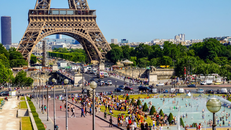 People cooling off in the fountains in front of the Eiffel Tower, Paris