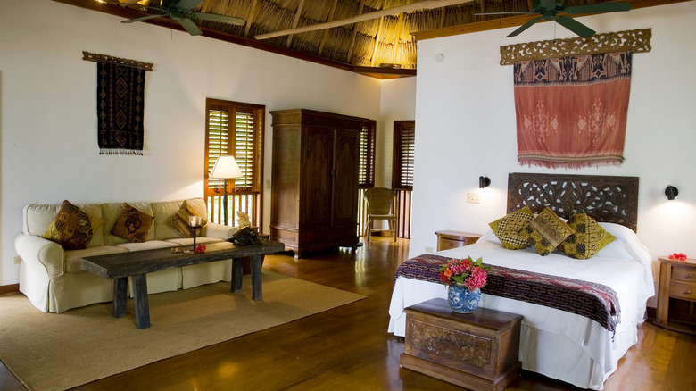 Bijou decor in a room at Turtle Inn, Belize