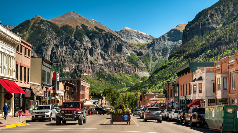 Telluride with its mountain peaks in the background