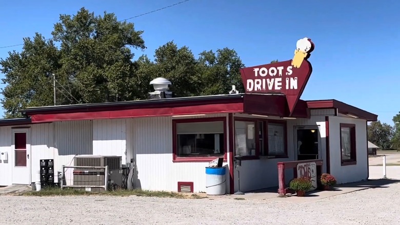 Toot's Drive-In in Howard, Kansas